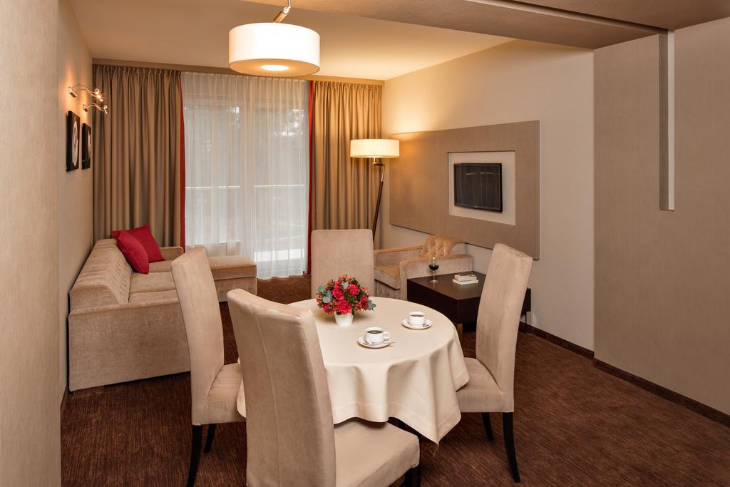 Z-Hotel Business & Spa Отвоцк Екстер'єр фото